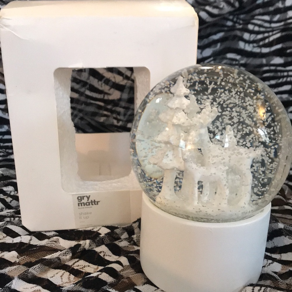 Holiday Deer/Pine Tree Snow Globe